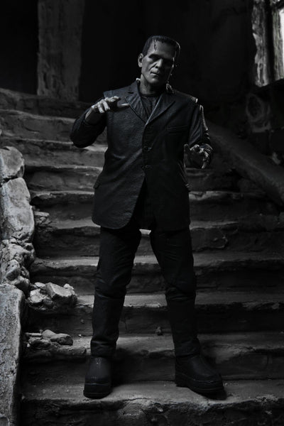Universal Monsters - 7" Scale Action Figure - Ultimate Frankenstein's Monster (Black & White)